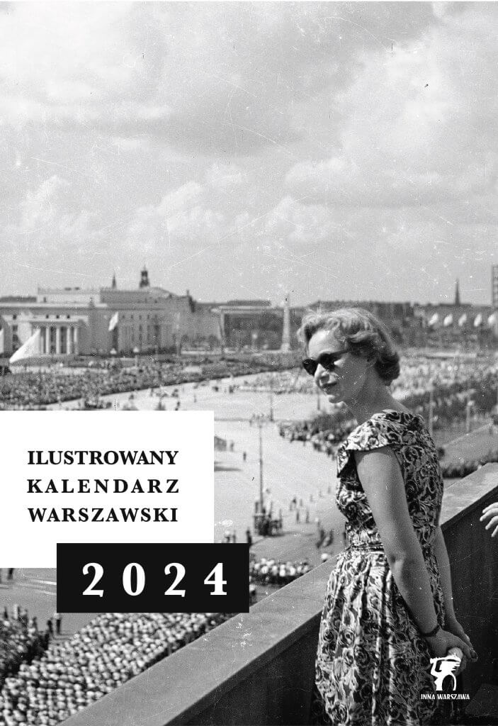 Okładka Ilustrowanego Kalendarza Warszawskiego 2024: kobieta w okularach przeciwsłonecznych nad placem pełnym ludzi