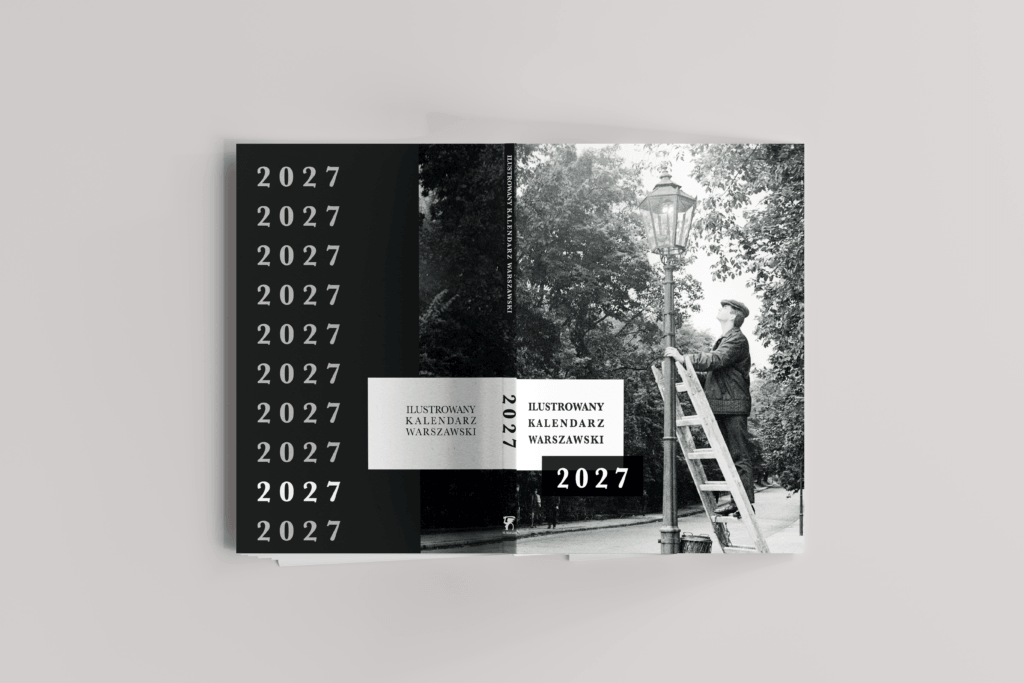 Przód, grzbiet i tył okładki Ilustrowanego Kalendarza Warszawskiego 2027 z fotografią latarnika